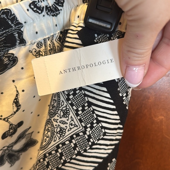 Anthropology wide leg size XL 25 inch inseam beachy pants W/faux back pockets - Picture 3 of 10